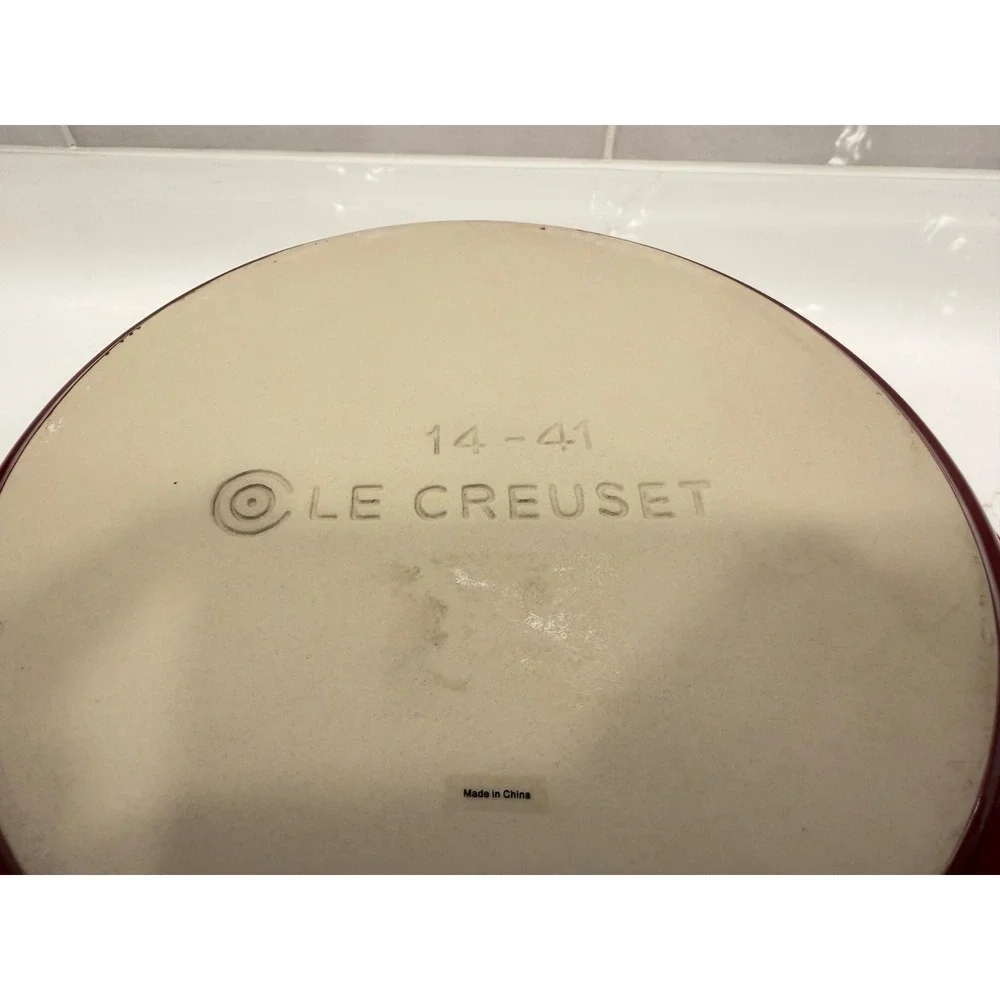 Le Creuset Stoneware Heritage Scalloped Pie Dish 9 Inch Cherry Red 14-41